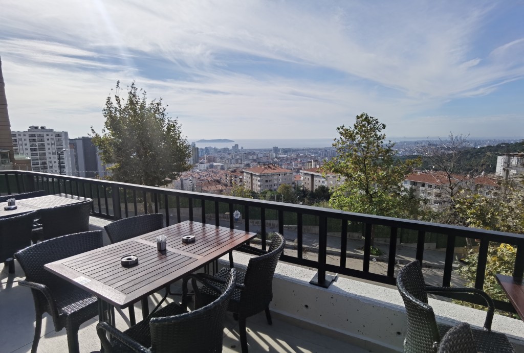 Filifu Cafe N' Play Deniz Manzaralı Bahçe ve Teras Alanı