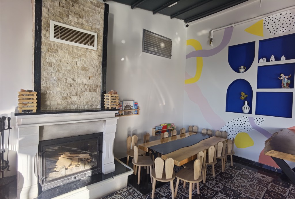 Filifu Cafe N' Play Mini Kütüphane - Çocuklar İçin Mini Sandalyeler ve Masa