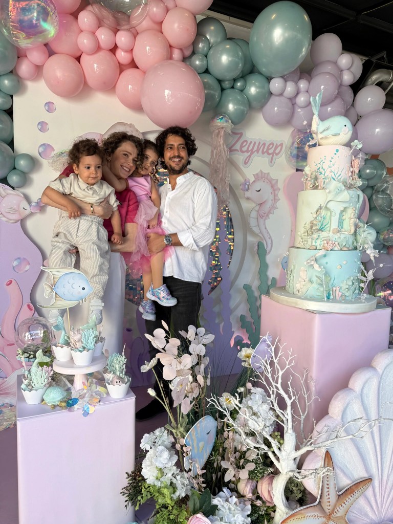 Taner Ölmez and Ece Çeşmioğlu celebrating their daughter Zeynep’s birthday with their children Hazar and Zeynep at Filifu Cafe in Istanbul