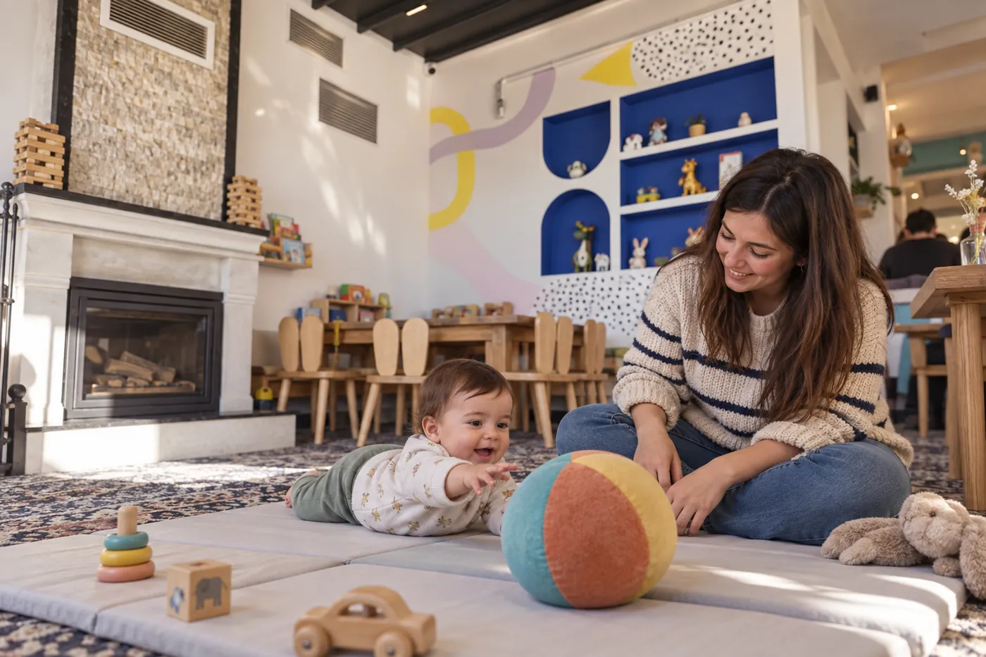 A parent supporting a baby's everyday movement and interaction in a Filifu-inspired setting