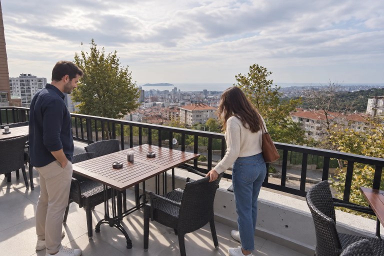 Kindergeburtstag auf Istanbuls asiatischer Seite: Innenraum oder Terrasse?