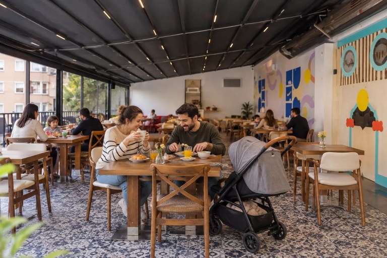 Mit Kinderwagen ins Café in Istanbul: Die passenden Fragen vor dem Besuch